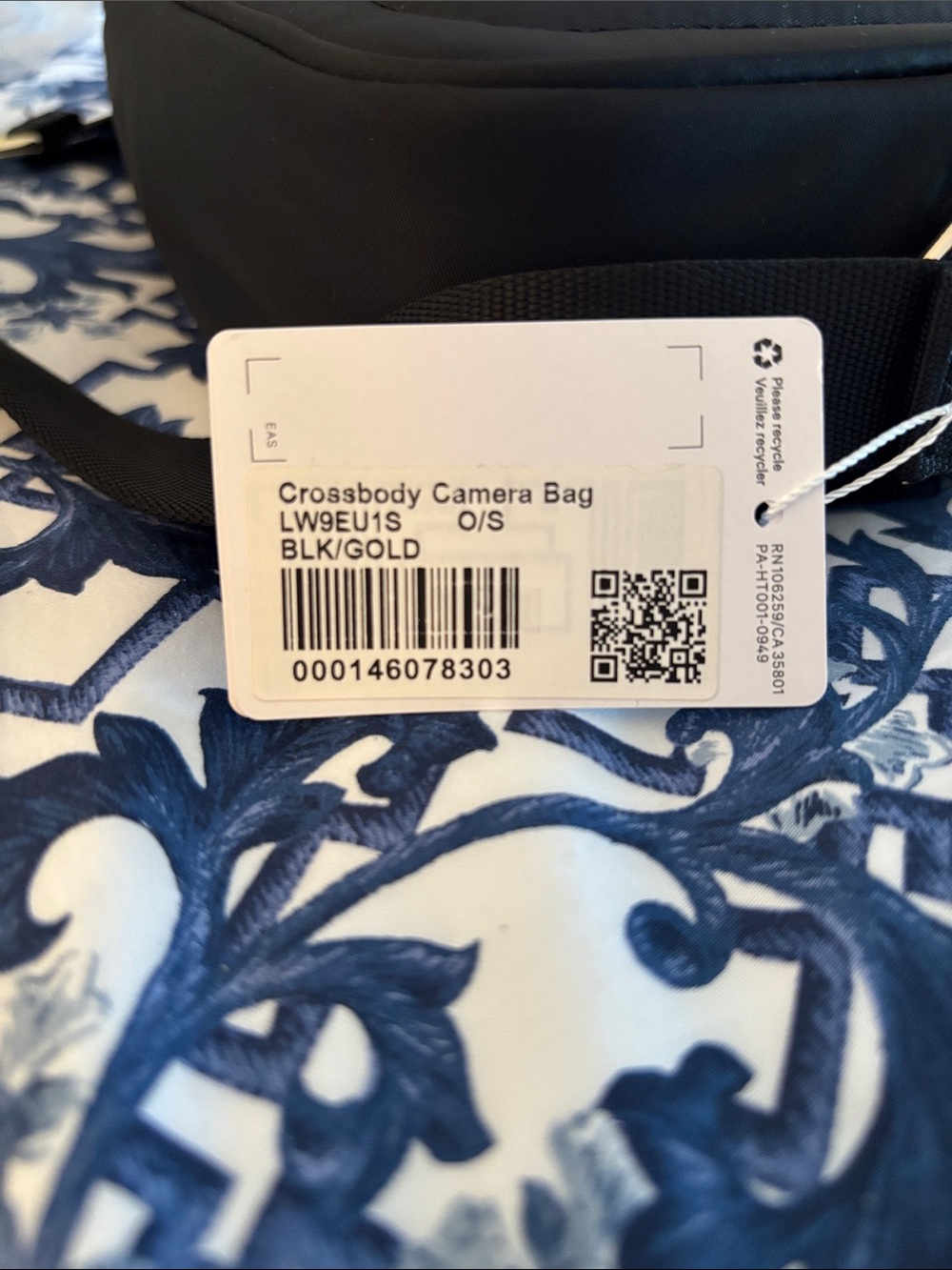 Lululemon Crossbody Camera Bag Black & Gold NWT - Picture 6 of 6